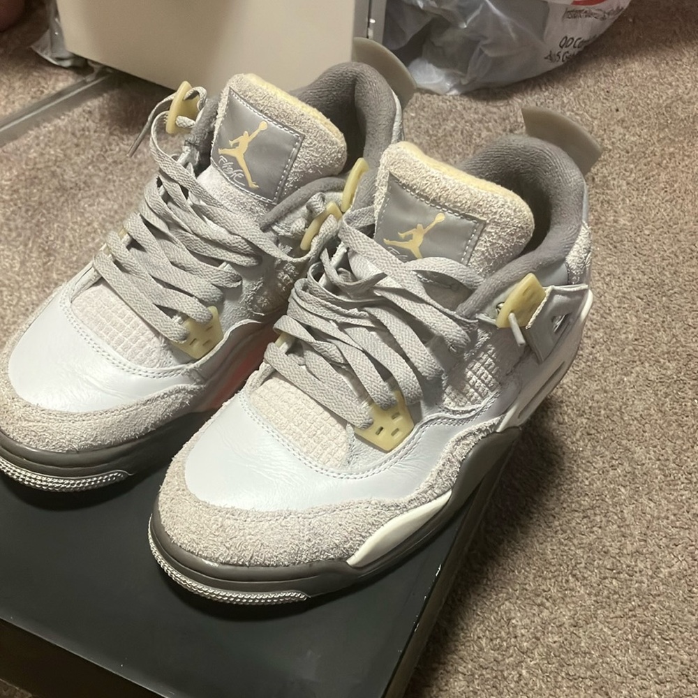 Jordan Kids Sneakers in White and Cream